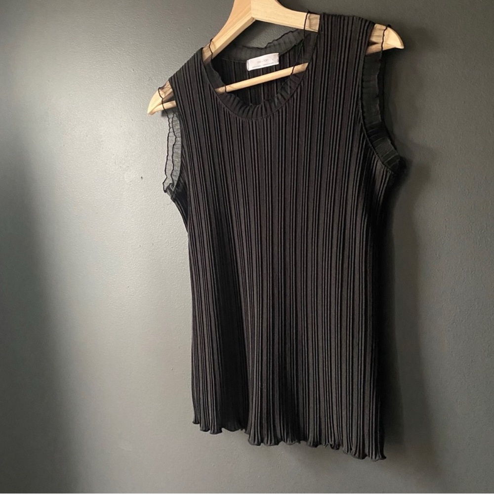 Like New! Oak + Fort Ribbed Pleated Tank